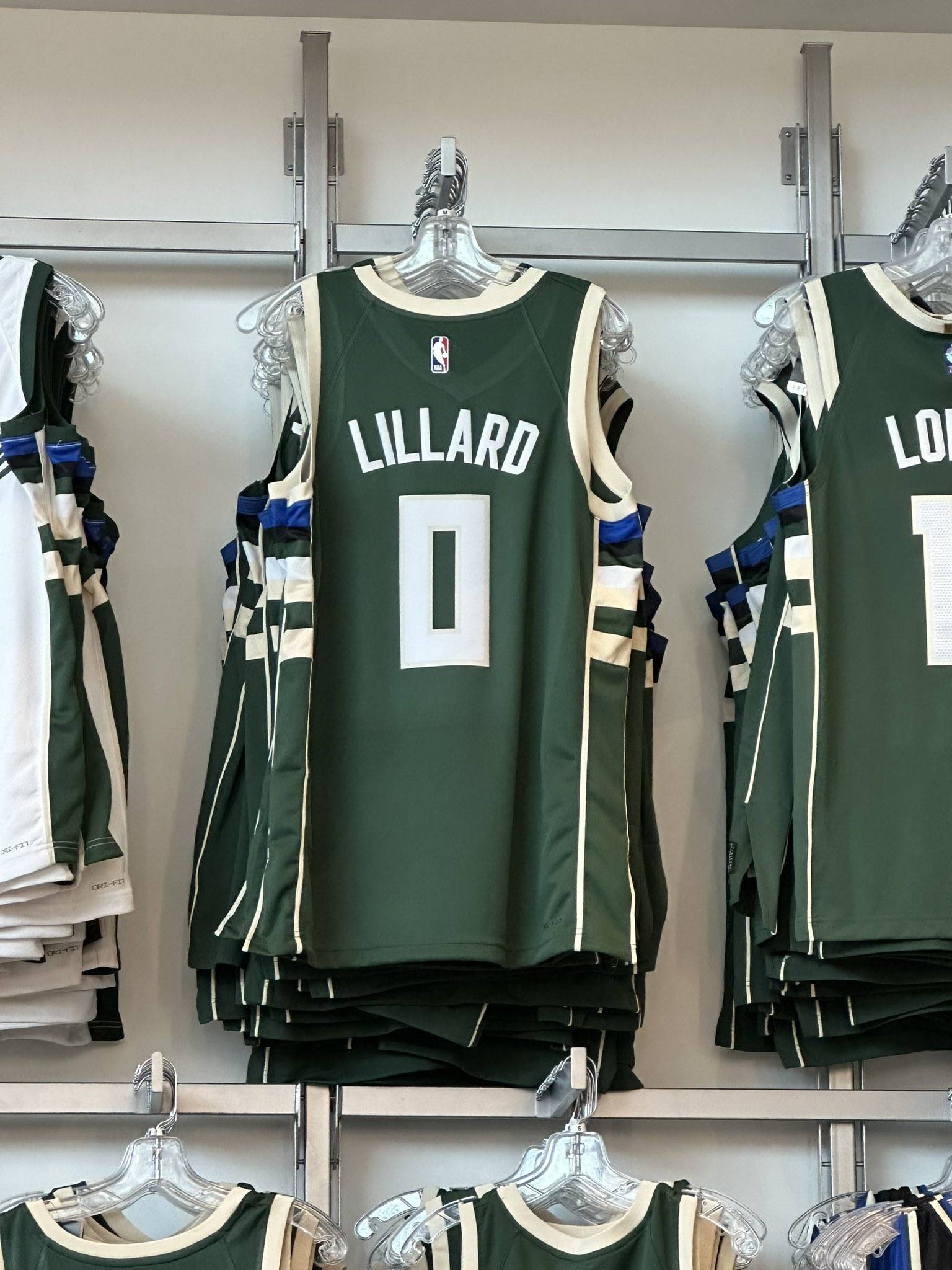 lol 新英雄-今晚密尔沃基雄鹿更衣室发声——葡超节点到来；话题不断；身体对抗强度拉满的简单介绍