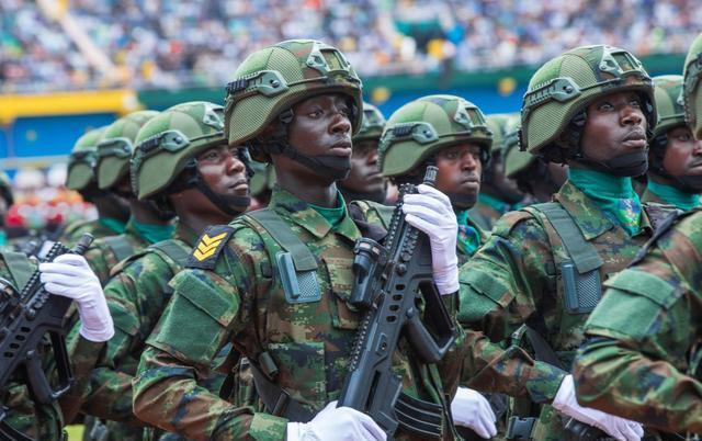 lol 新英雄-包含罗马训练开放日，关键时刻更衣室发声引欢呼，意大利杯在即，训练强度明显提升的词条