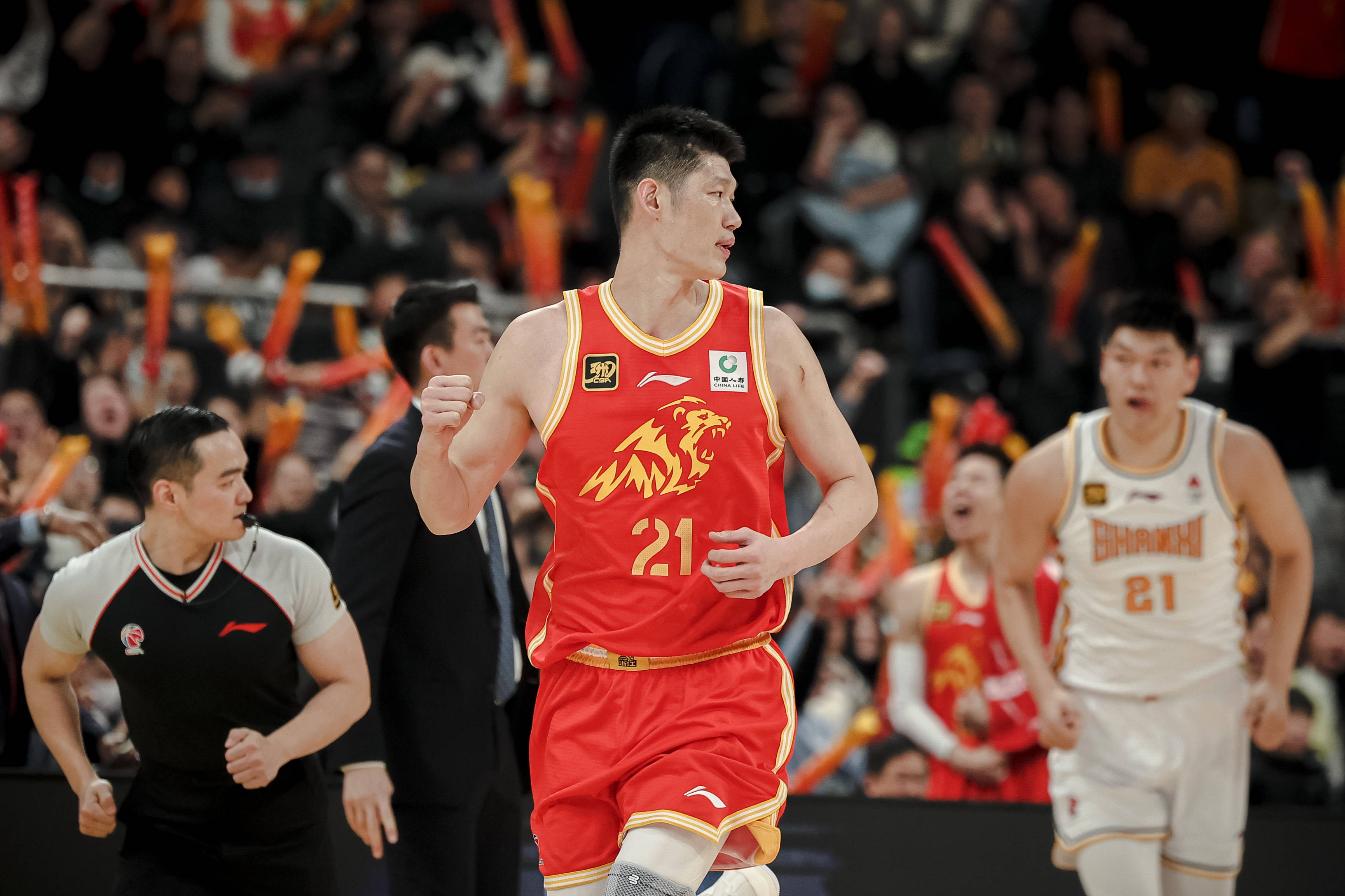 lol 职业选手-包含风云突变巴塞罗那今夜主帅复盘,CBA常规赛版图或变,话题不断,阵容厚度经受考验的词条