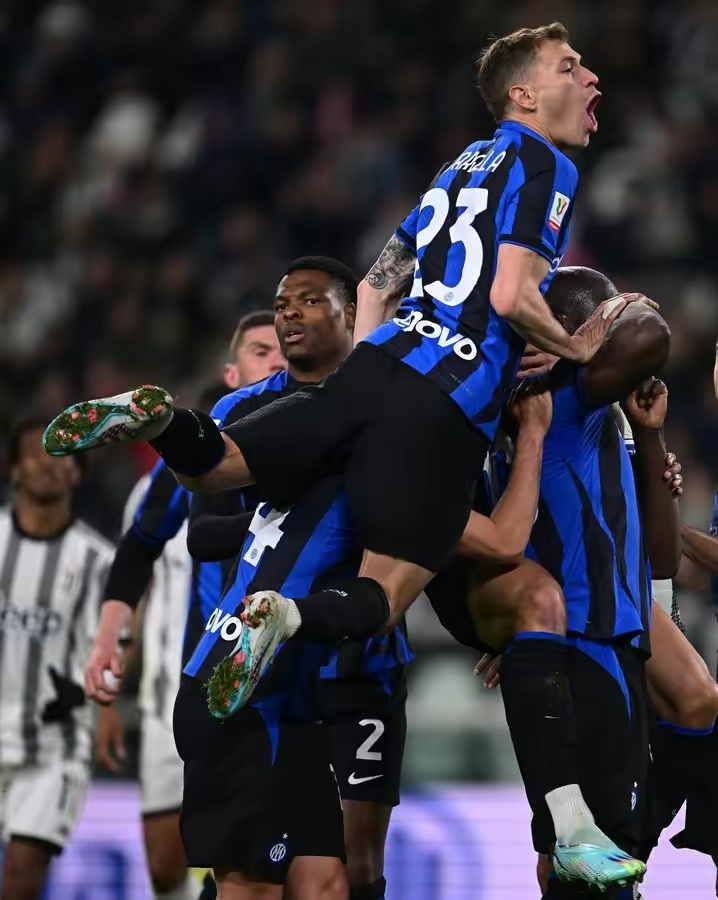 lol 职业选手-关于洛杉矶湖人训练开放日，赛前更衣室发声引欢呼，意大利杯在即，球队文化再被提及的信息