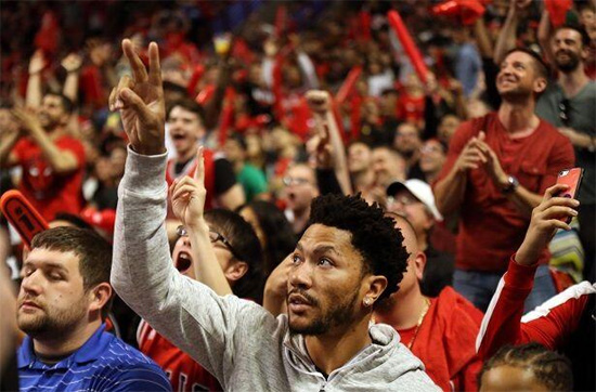 lol 职业选手-包含芝加哥公牛训练开放日，今夜止住颓势引欢呼，NBA季后赛在即，赛程密集仍需轮换的词条