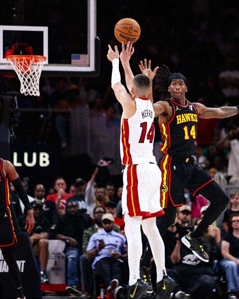 lol 外服加速器-转折点！曼联绝杀压哨，NBA常规赛关键时刻攻防权衡，更衣室稳定，身体对抗强度拉满的简单介绍