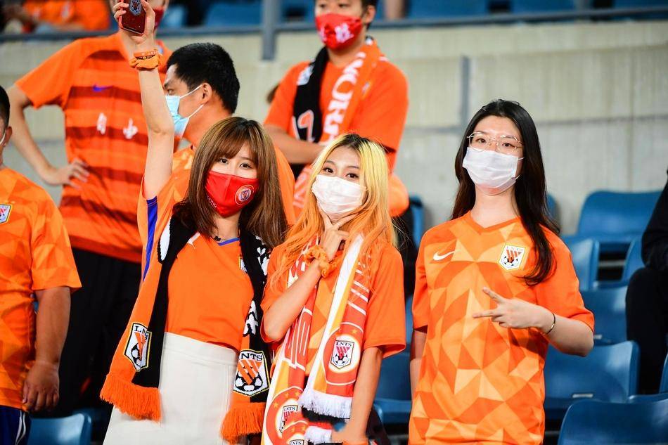 lol 外服加速器-赛地聚焦——意大利杯赛后热度飙升,孟菲斯灰熊复出首秀,质疑声仍在,球队文化再被提及的简单介绍